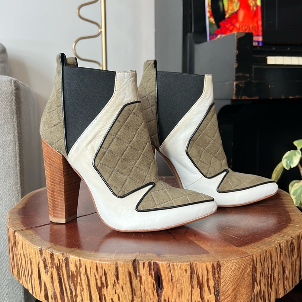 RARE: OHNE TITEL -Vero Cuoio Booties